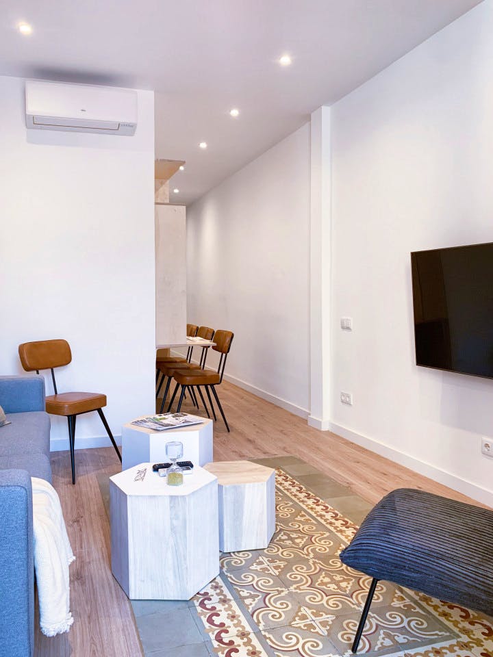  Medium Ensuite Room C - Flat With Private Terrace  -  Modern Coliving Community with Private Suites in Vibrant Eixample  - Gallery -  27