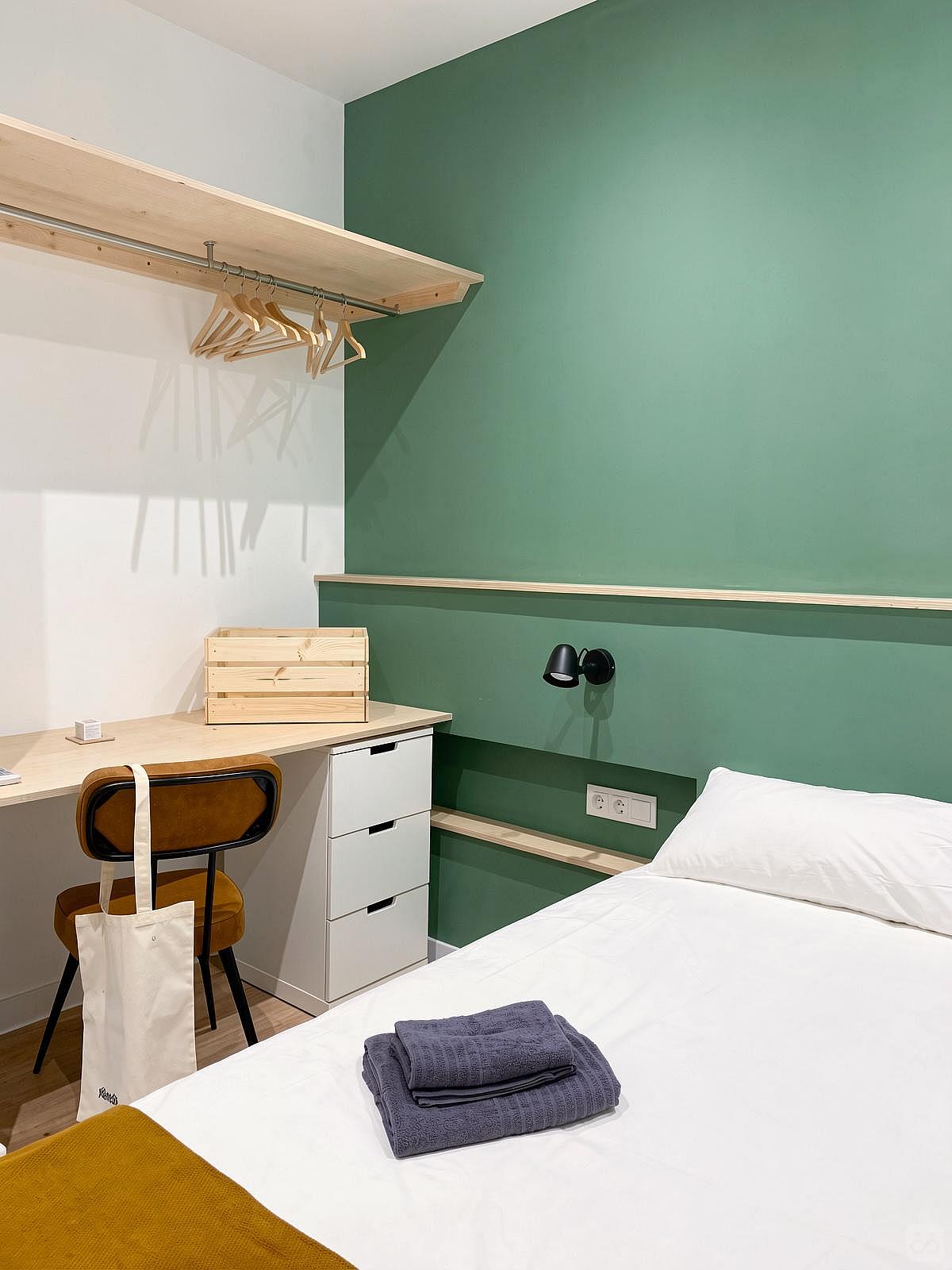  Medium Ensuite Room C - Flat With Private Terrace  -  Modern Coliving Community with Private Suites in Vibrant Eixample  - Gallery -  79