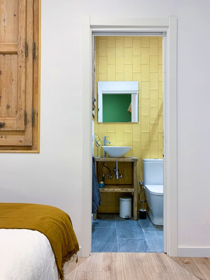  Medium Ensuite Room C - Flat With Private Terrace  -  Modern Coliving Community with Private Suites in Vibrant Eixample  - Gallery -  26