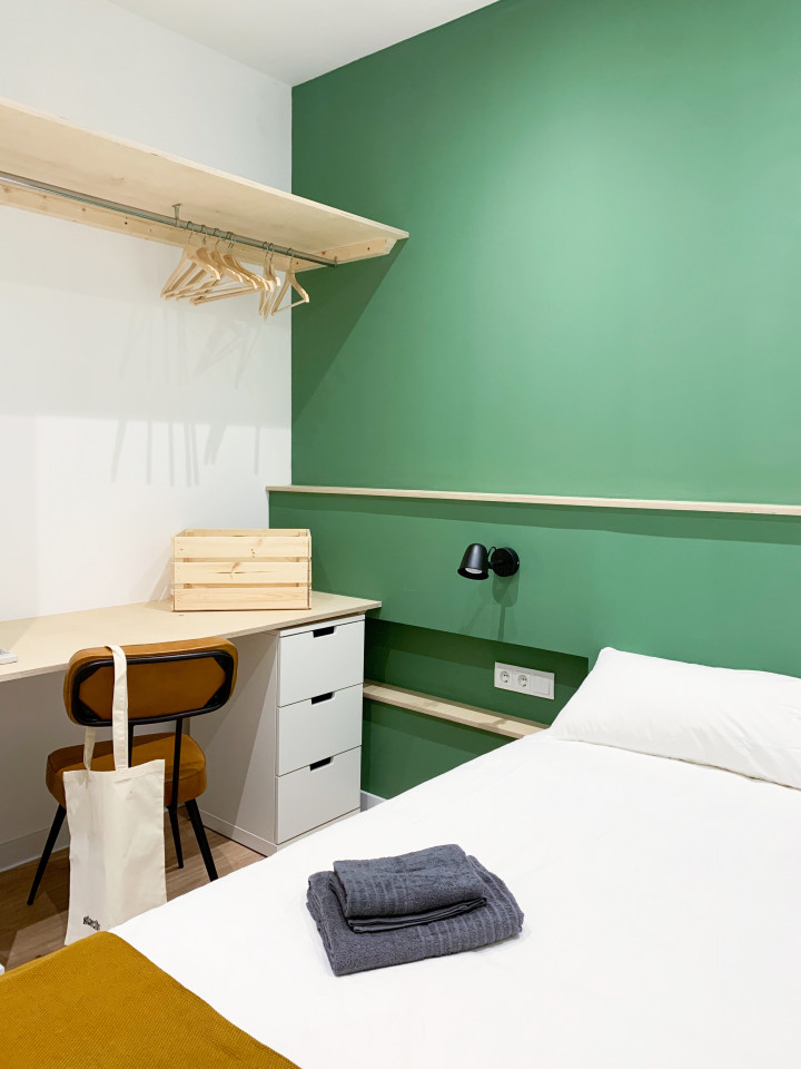  Medium Ensuite Room C - Flat With Private Terrace  -  Modern Coliving Community with Private Suites in Vibrant Eixample  - Gallery -  41