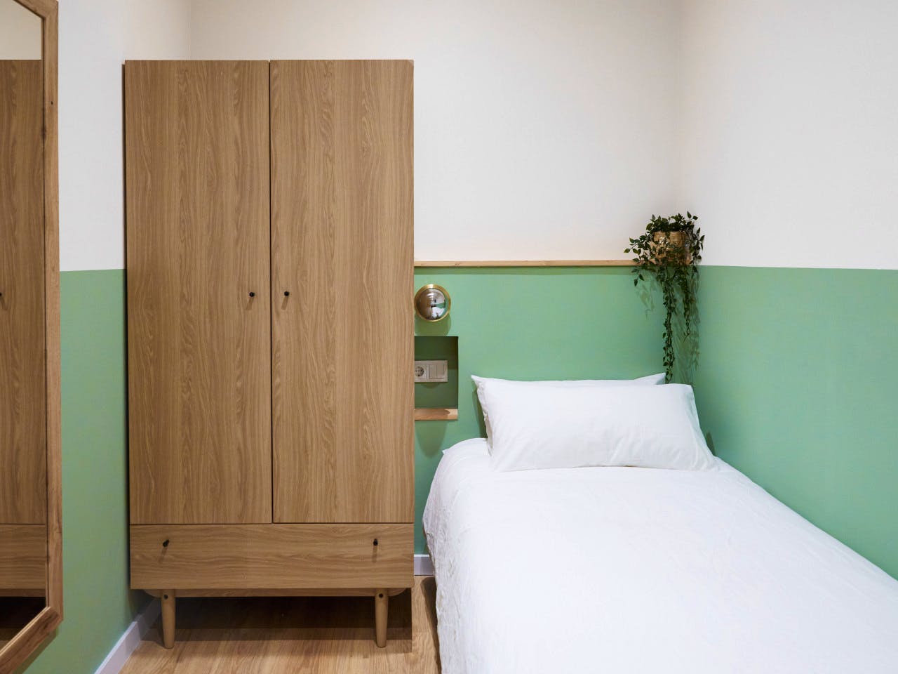  Single Room With Shared Bathroom B  -  Modern Coliving Community with Private Suites in Vibrant Eixample  - Gallery -  14
