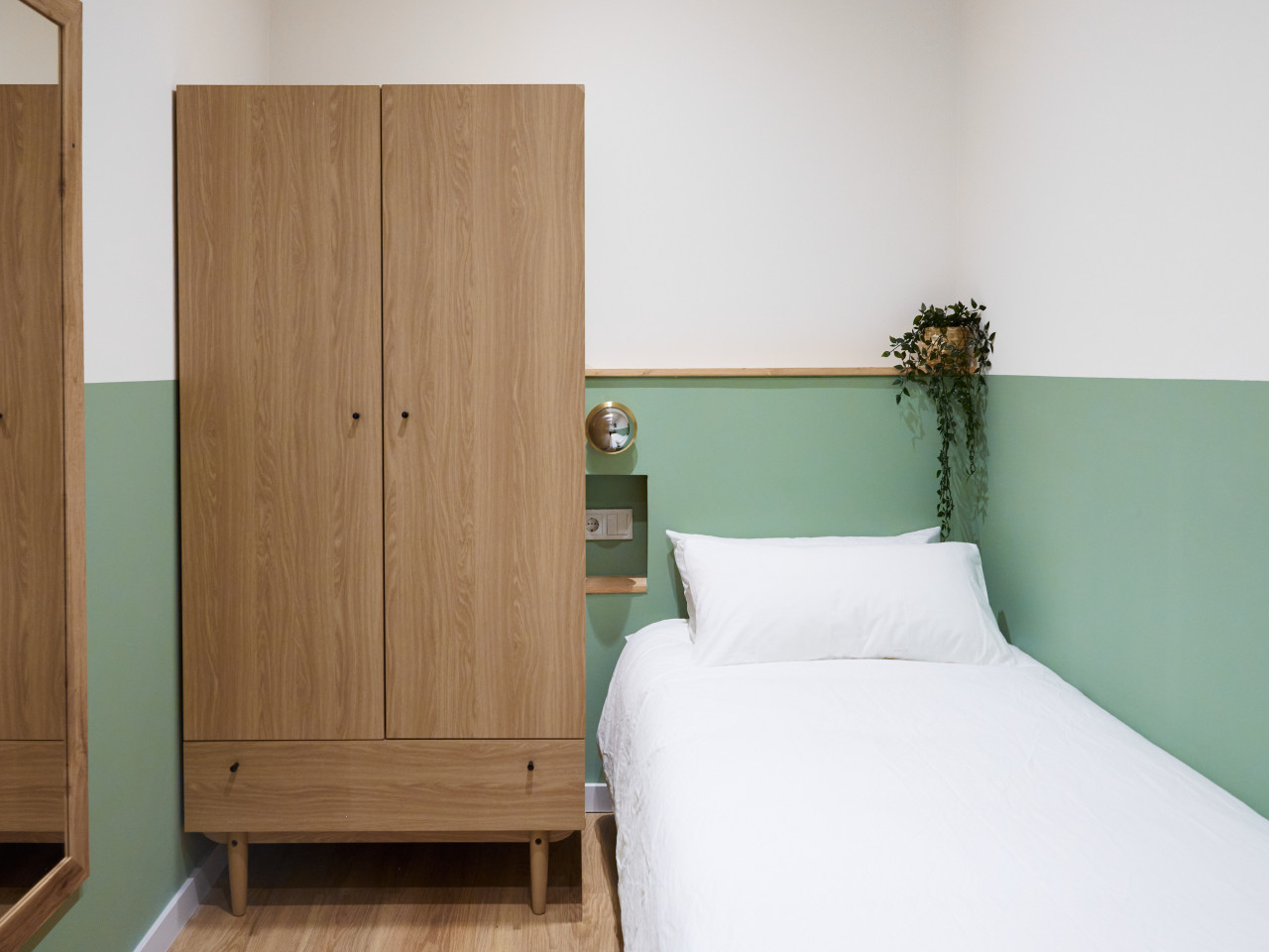  Single Room With Shared Bathroom B  -  Modern Coliving Community with Private Suites in Vibrant Eixample  - Gallery -  27