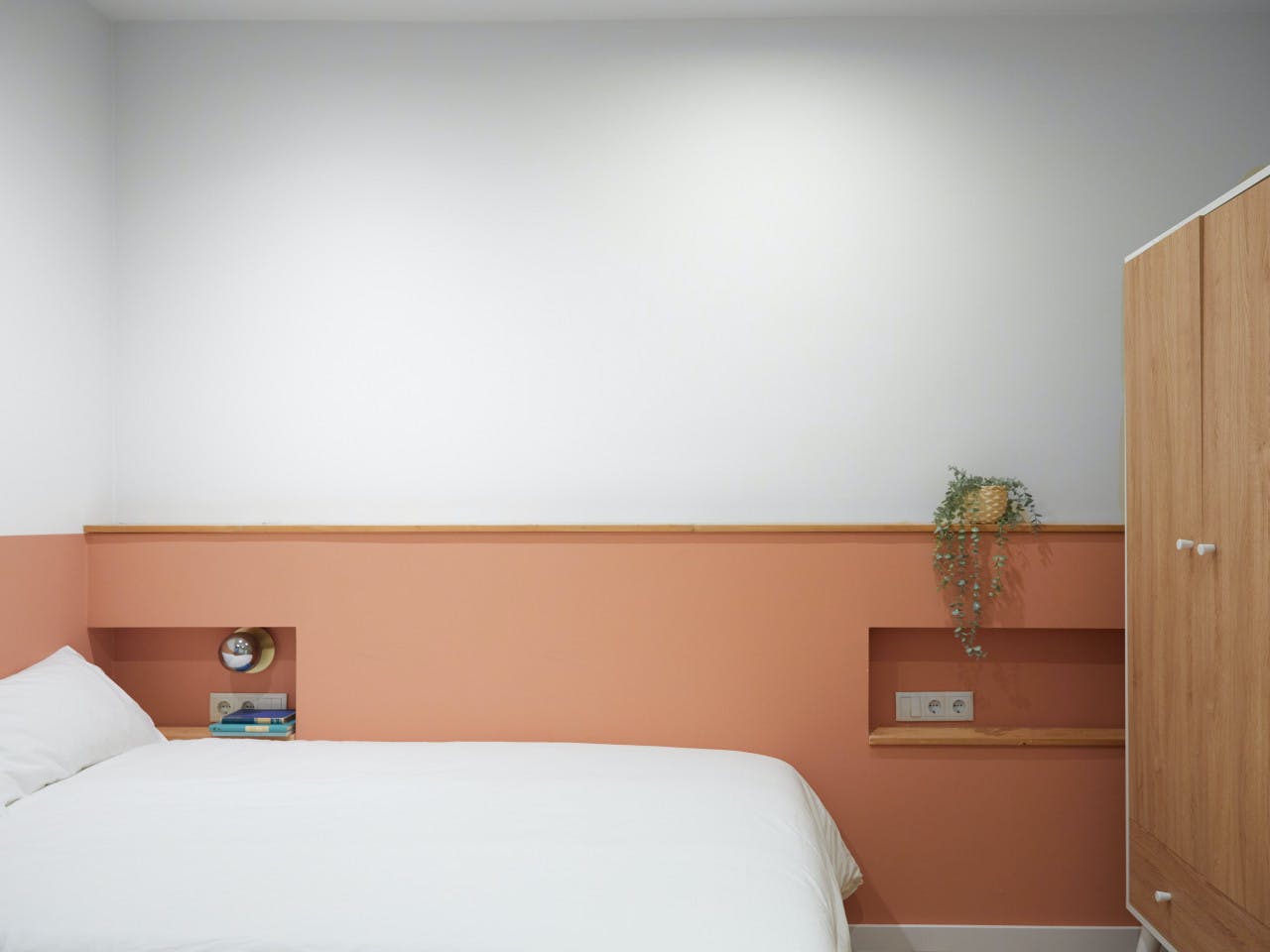  Medium Ensuite Room C  -  Modern Coliving Community with Private Suites in Vibrant Eixample  - Gallery -  1