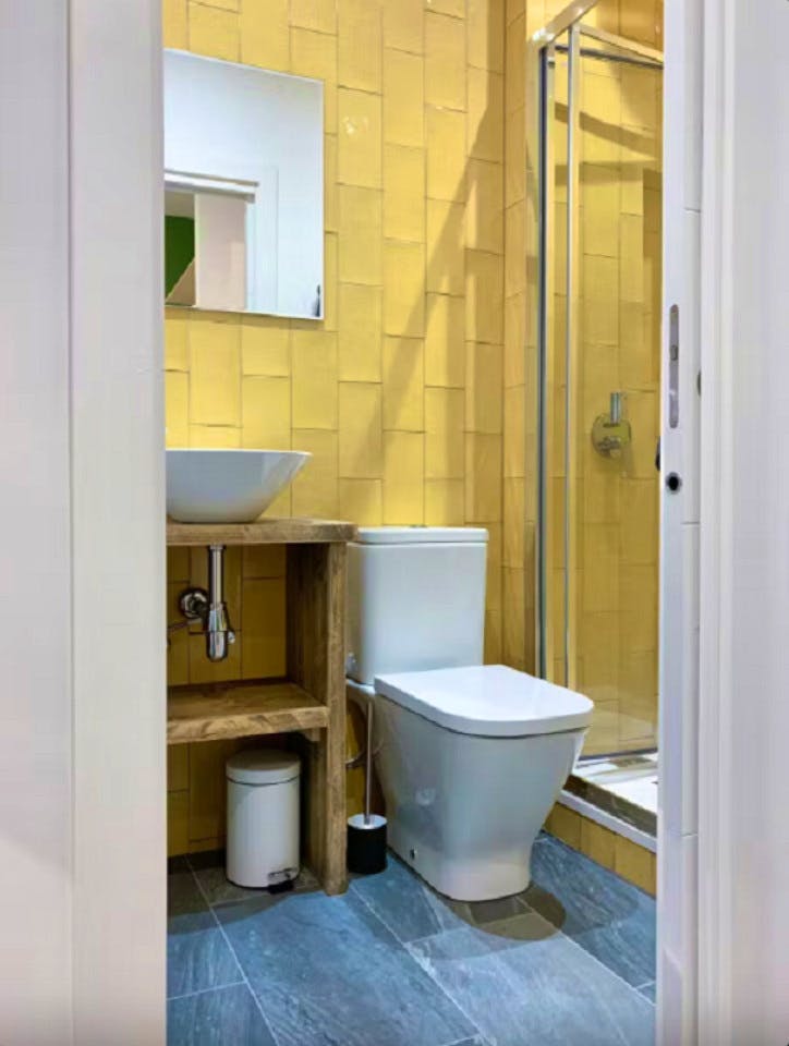  Medium Ensuite Room C  -  Modern Coliving Community with Private Suites in Vibrant Eixample  - Gallery -  38