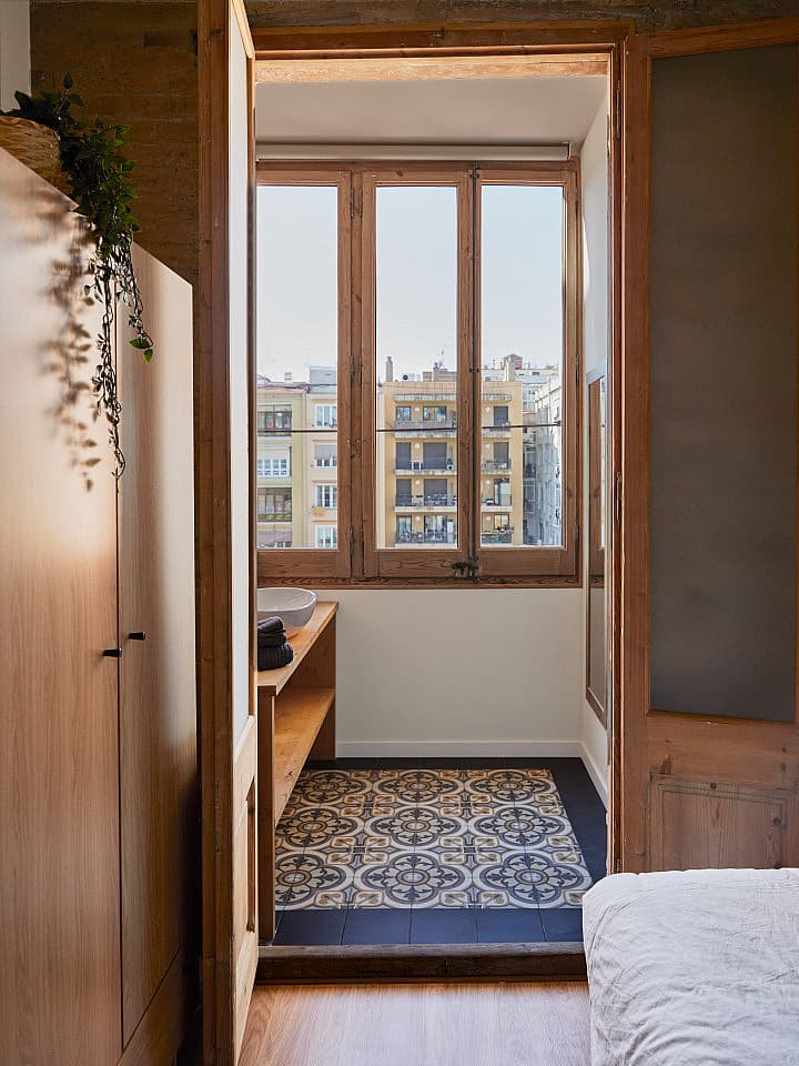  Large Ensuite Room D  -  Modern Coliving Community with Private Suites in Vibrant Eixample  - Gallery -  57