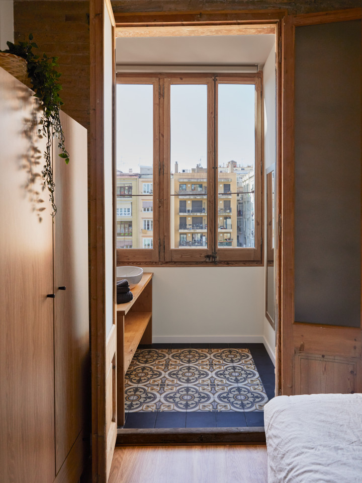  Large Ensuite Room D  -  Modern Coliving Community with Private Suites in Vibrant Eixample  - Gallery -  39