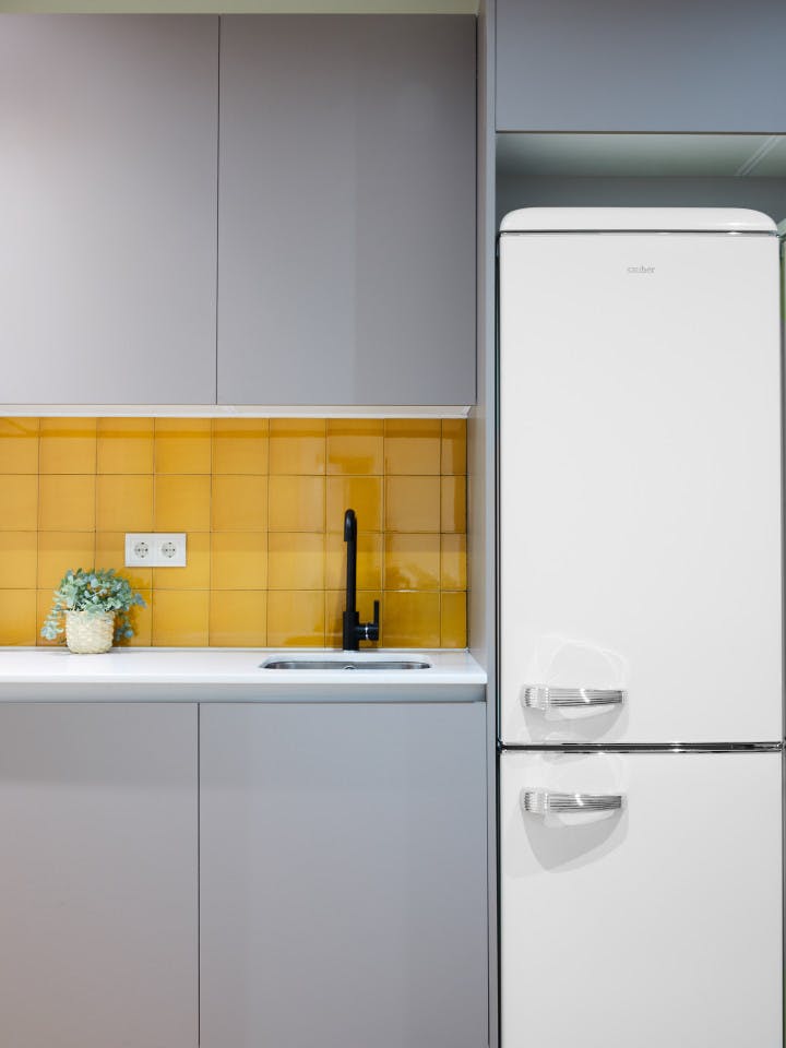  Large Ensuite Room D  -  Modern Coliving Community with Private Suites in Vibrant Eixample  - Gallery -  7