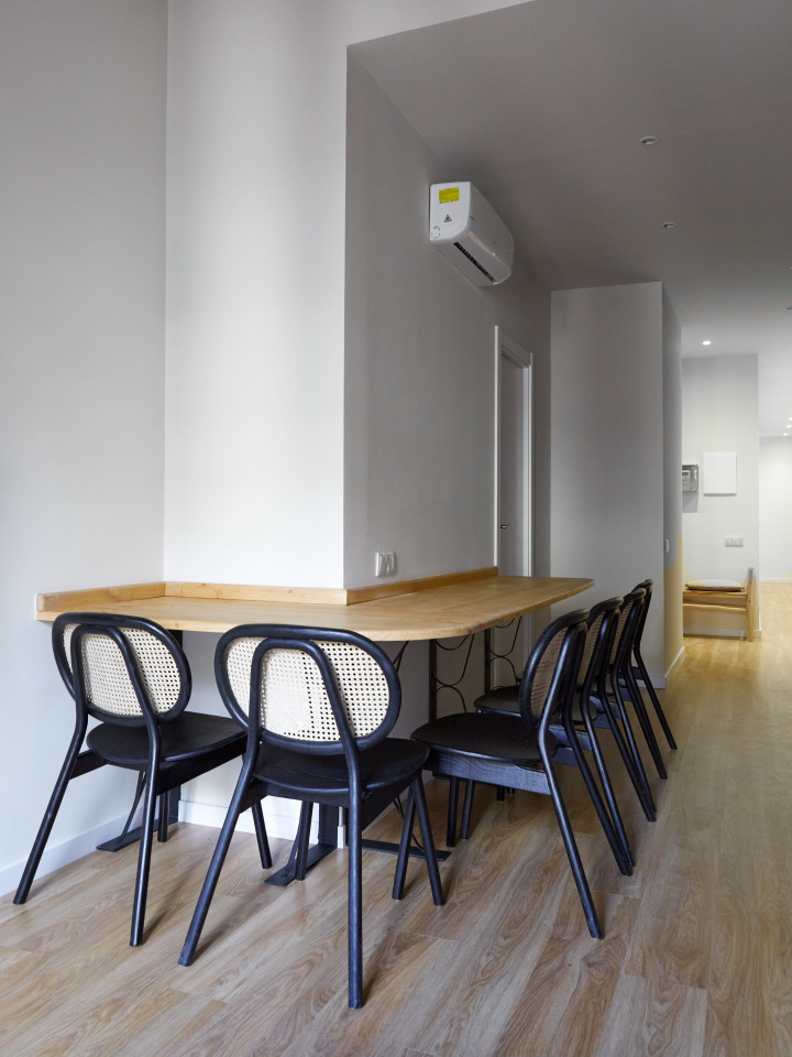  Large Ensuite Room D  -  Modern Coliving Community with Private Suites in Vibrant Eixample  - Gallery -  47