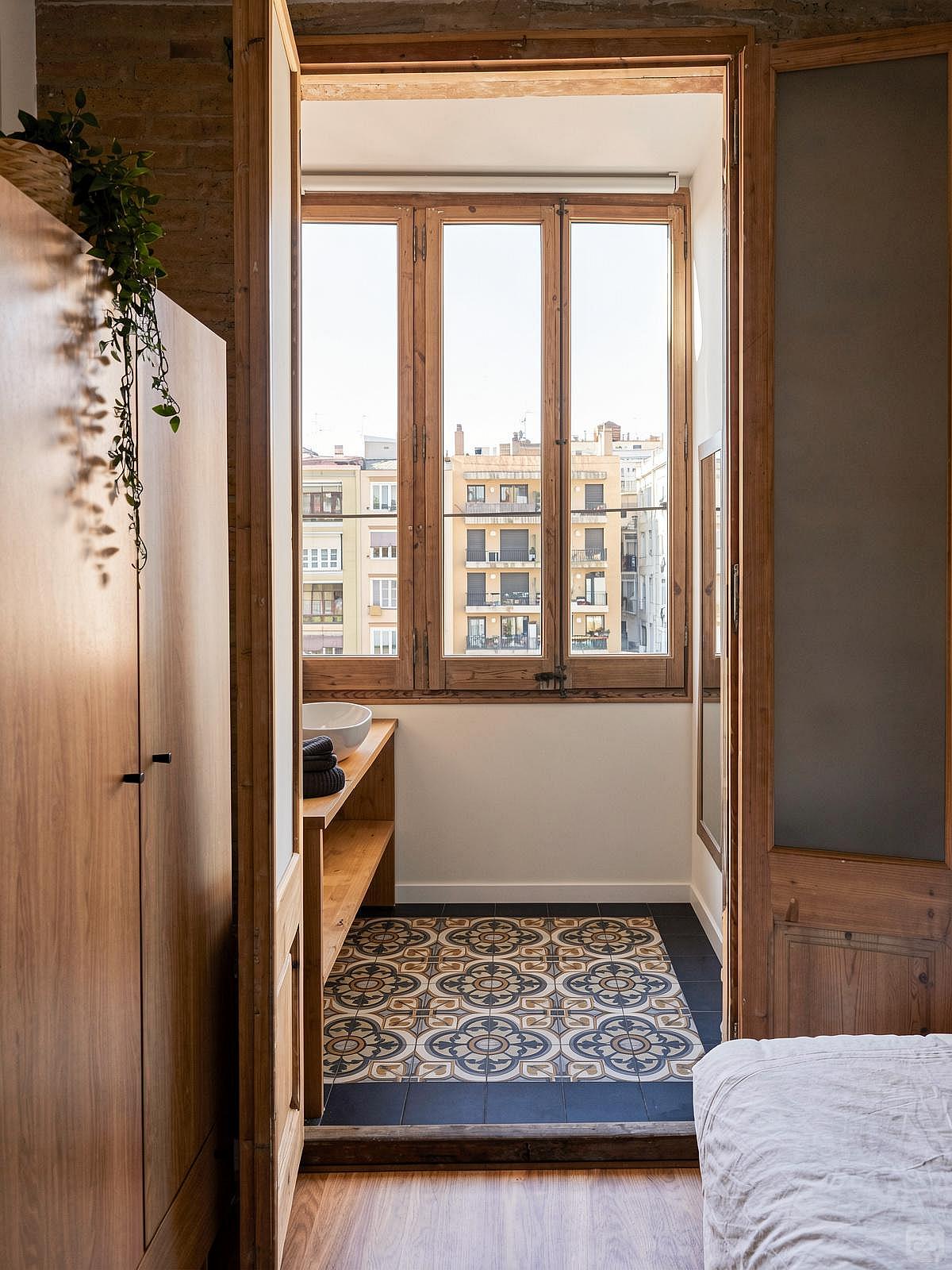  Large Ensuite Room D  -  Modern Coliving Community with Private Suites in Vibrant Eixample  - Gallery -  75