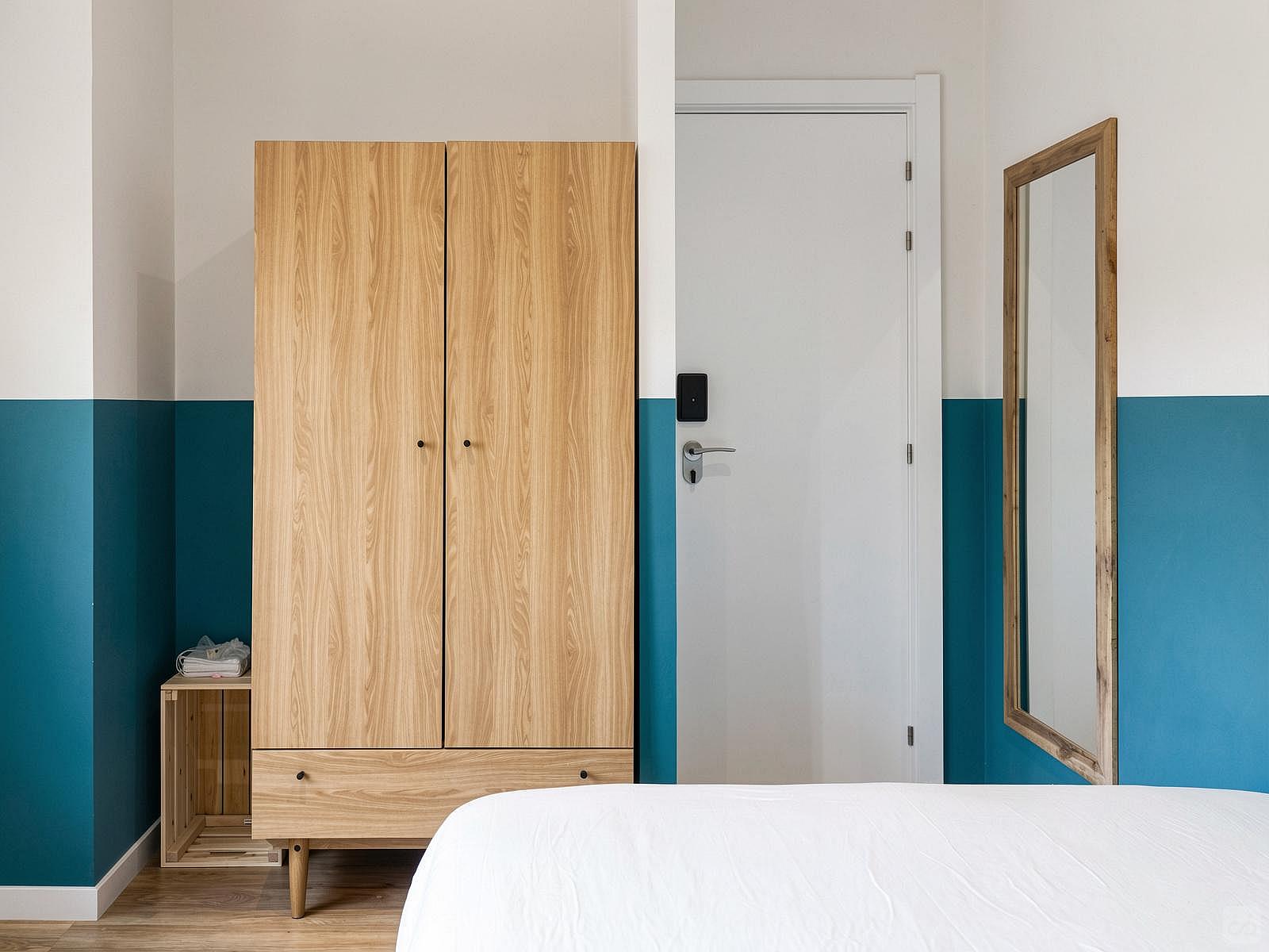  Large Ensuite Room E  -  Modern Coliving Community with Private Suites in Vibrant Eixample  - Gallery -  75