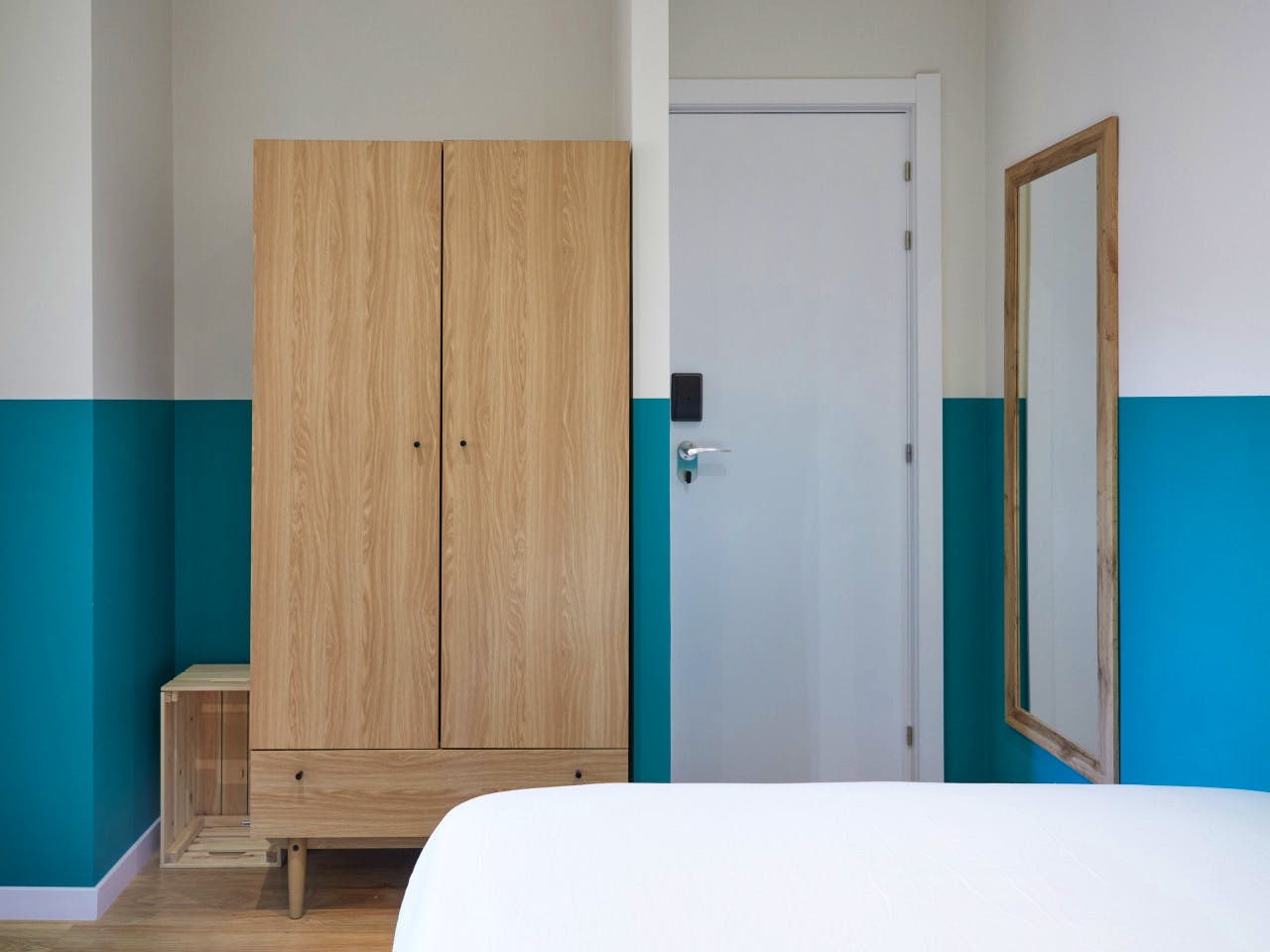  Large Ensuite Room E  -  Modern Coliving Community with Private Suites in Vibrant Eixample  - Gallery -  21