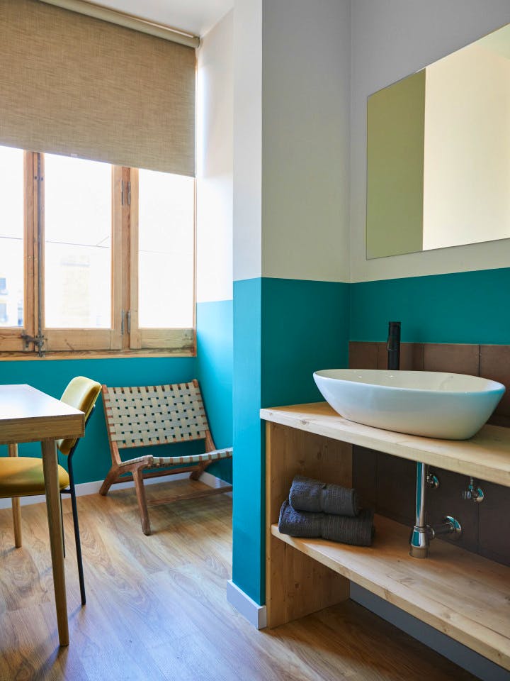  Large Ensuite Room E  -  Modern Coliving Community with Private Suites in Vibrant Eixample  - Gallery -  35