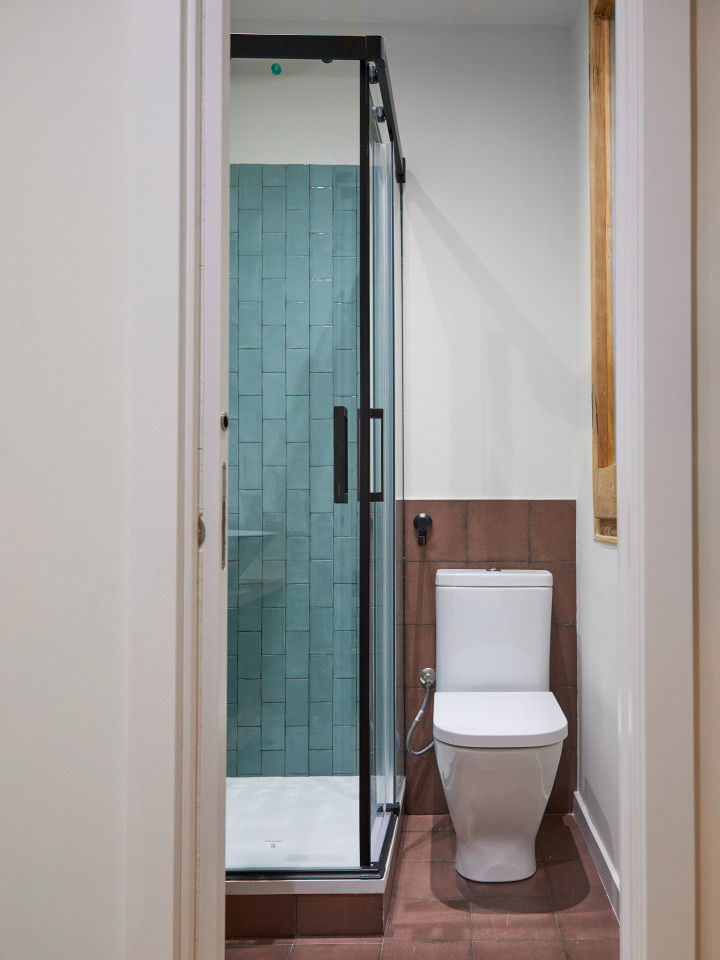  Large Ensuite Room E  -  Modern Coliving Community with Private Suites in Vibrant Eixample  - Gallery -  54