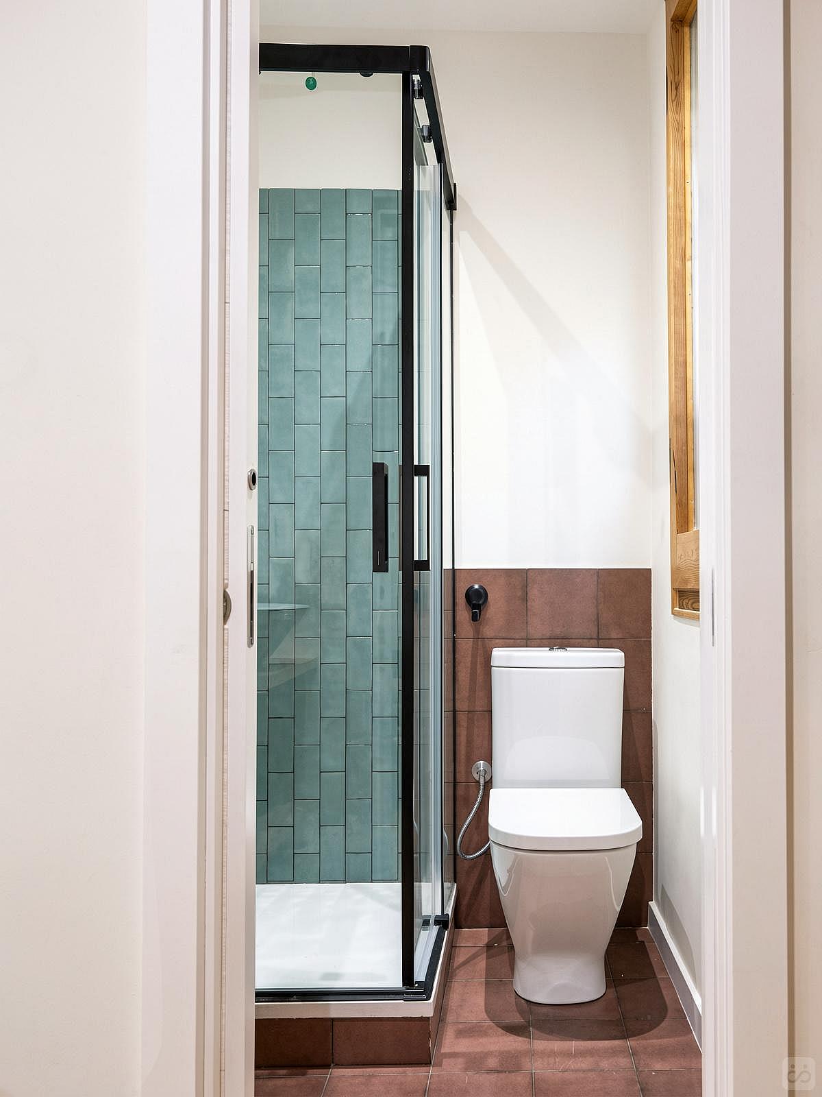  Large Ensuite Room E  -  Modern Coliving Community with Private Suites in Vibrant Eixample  - Gallery -  90