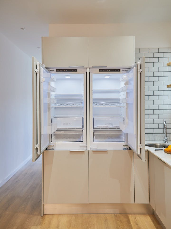  Large Ensuite Room 3A  -  Modern Coliving Community with Private Suites in Vibrant Eixample  - Gallery -  13