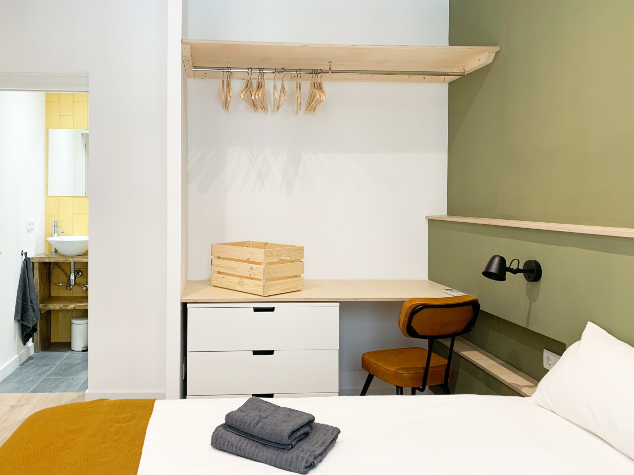  Large Ensuite Room 3A  -  Modern Coliving Community with Private Suites in Vibrant Eixample  - Gallery -  31