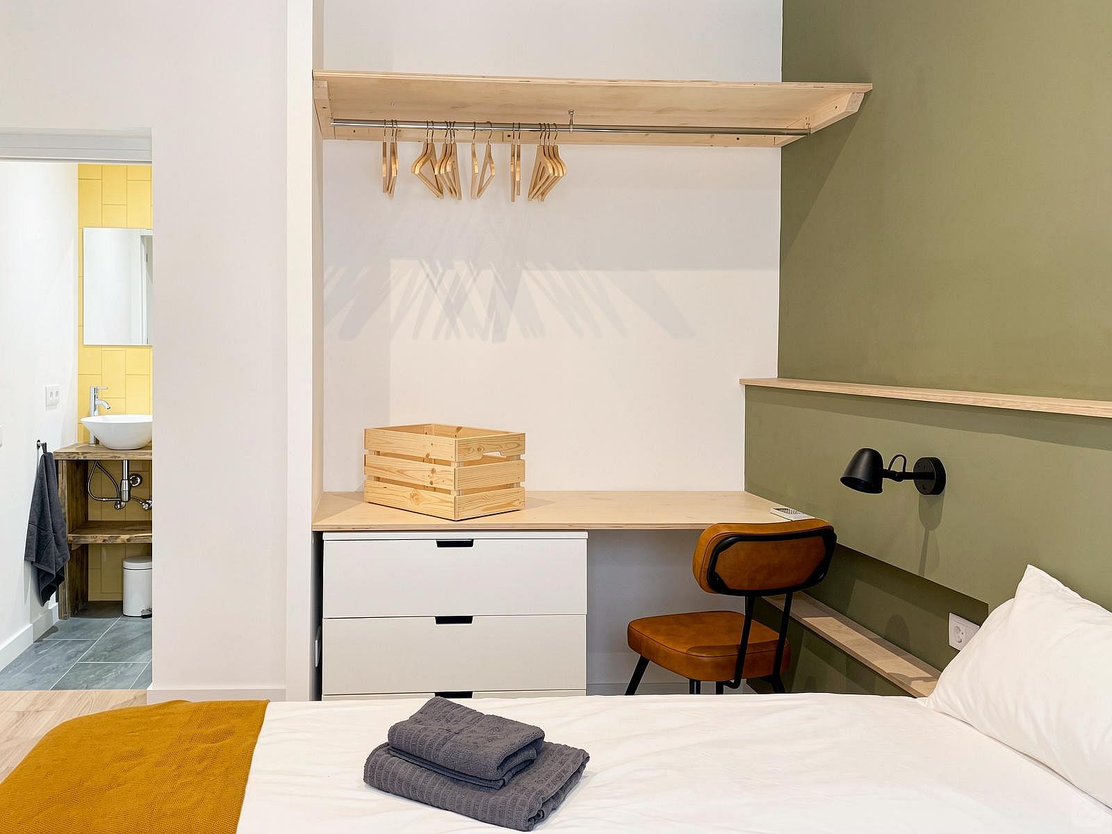  Large Ensuite Room 3A  -  Modern Coliving Community with Private Suites in Vibrant Eixample  - Gallery -  59