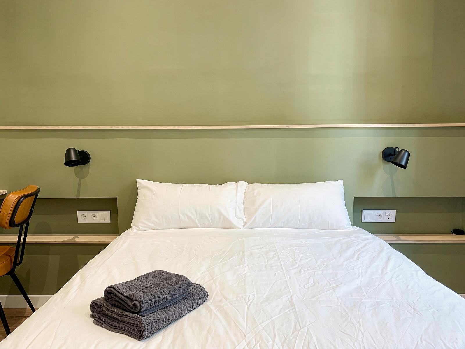  Large Ensuite Room 3A  -  Modern Coliving Community with Private Suites in Vibrant Eixample  - Gallery -  57
