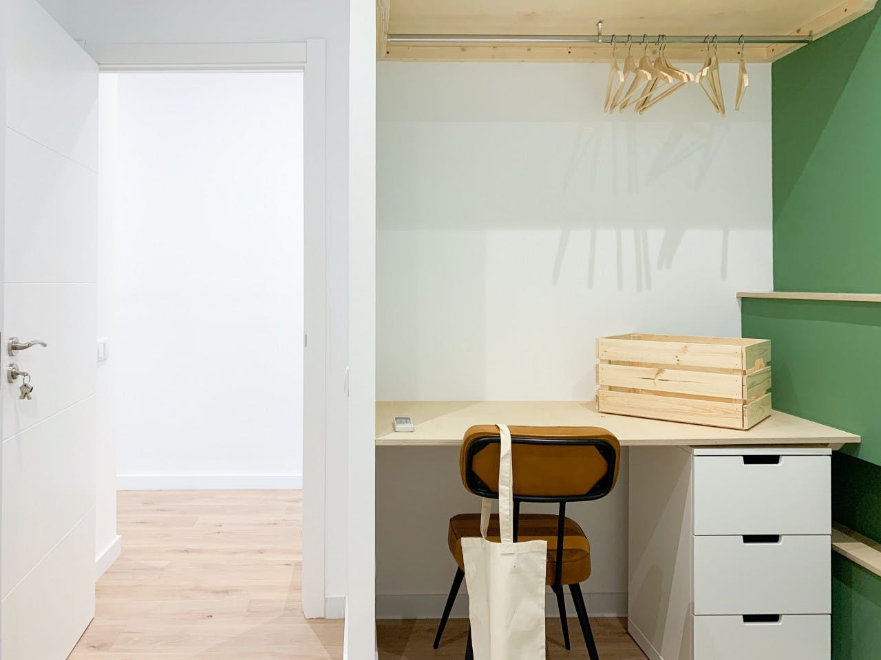  Medium Ensuite Room 3C  -  Modern Coliving Community with Private Suites in Vibrant Eixample  - Gallery -  2