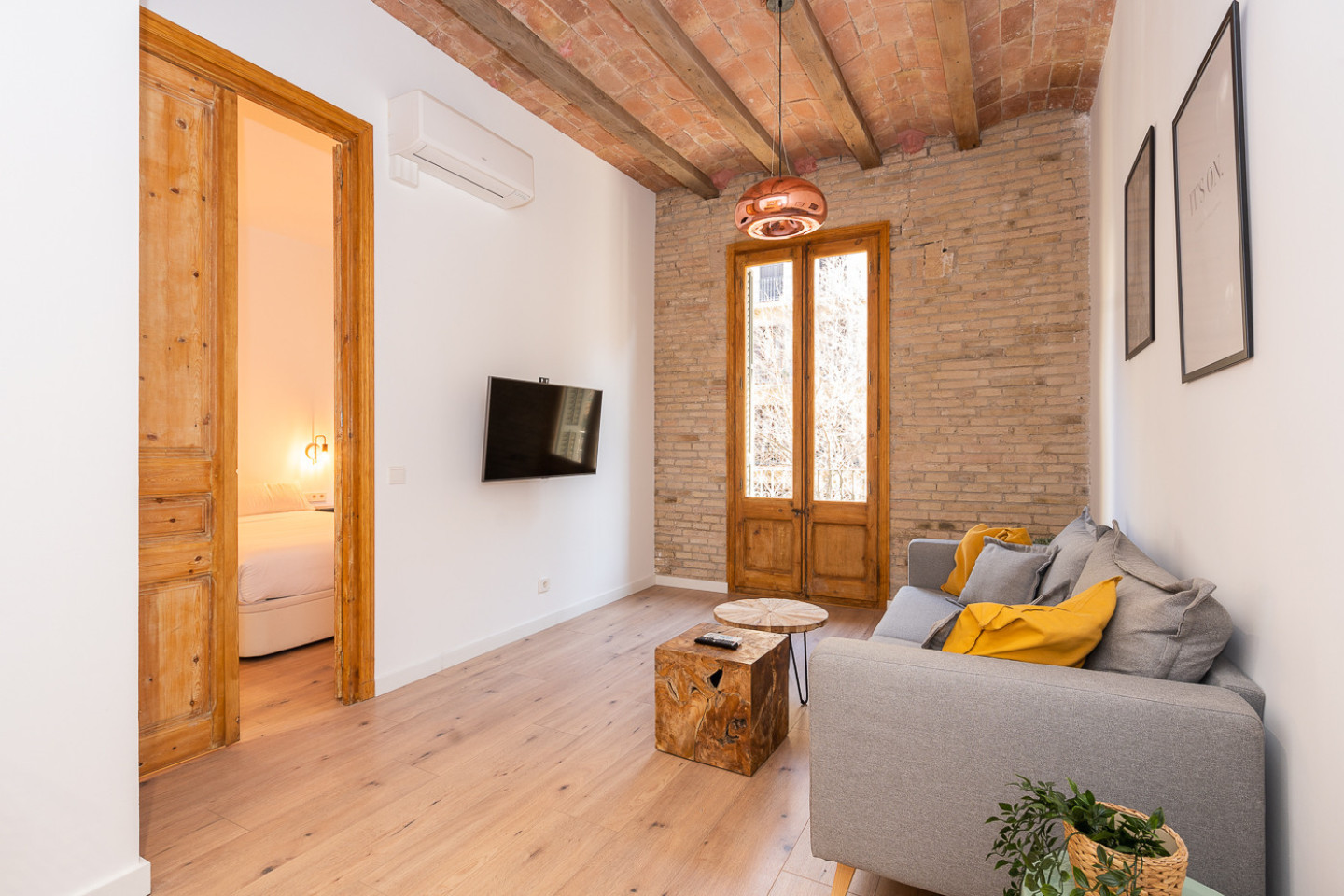  Double Ensuite Bedroom With Balcony 1A  -  Modern Coliving Community with Private Suites in Vibrant Eixample  - Gallery -  31