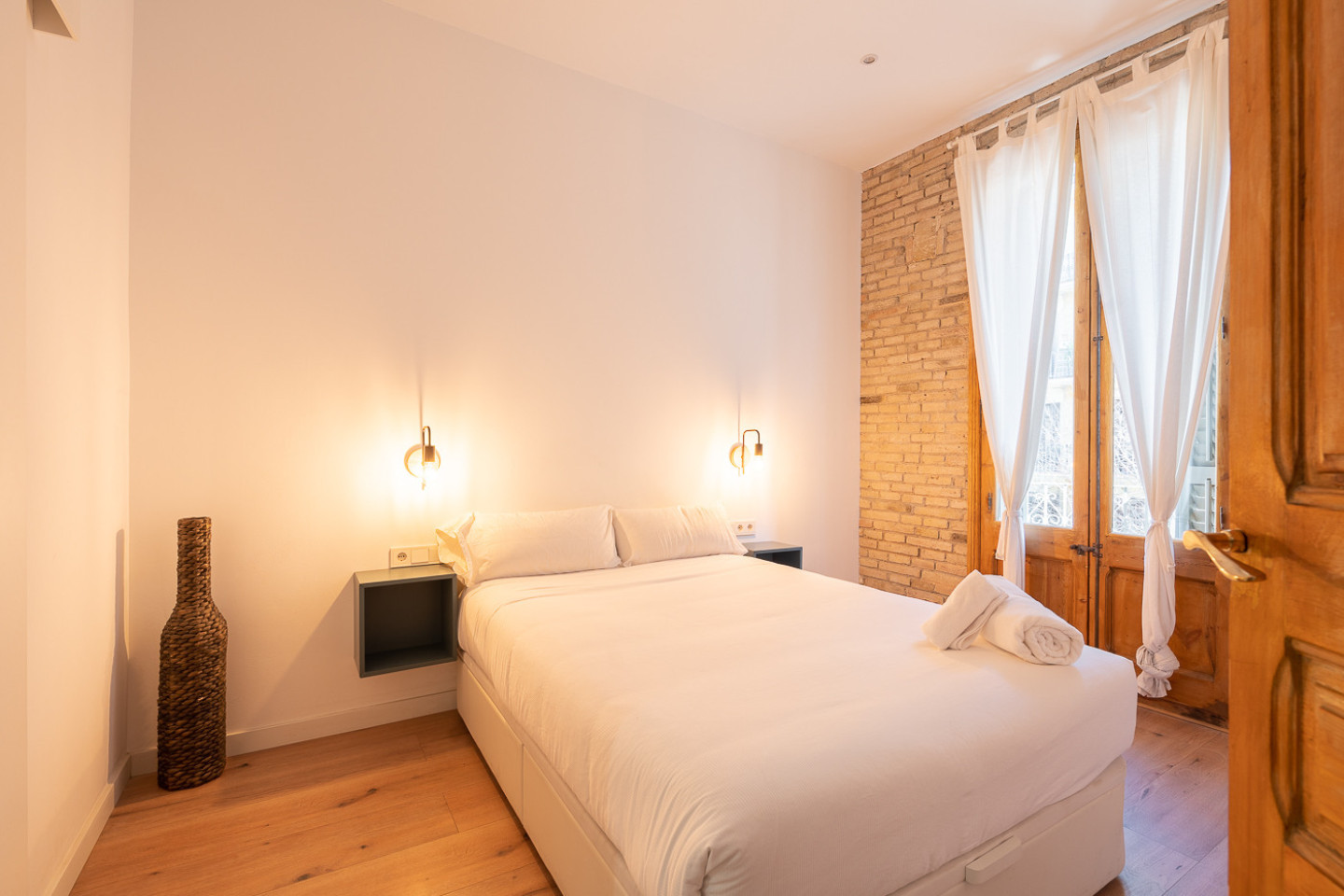  Double Ensuite Bedroom With Balcony 1A  -  Modern Coliving Community with Private Suites in Vibrant Eixample  - Gallery -  24