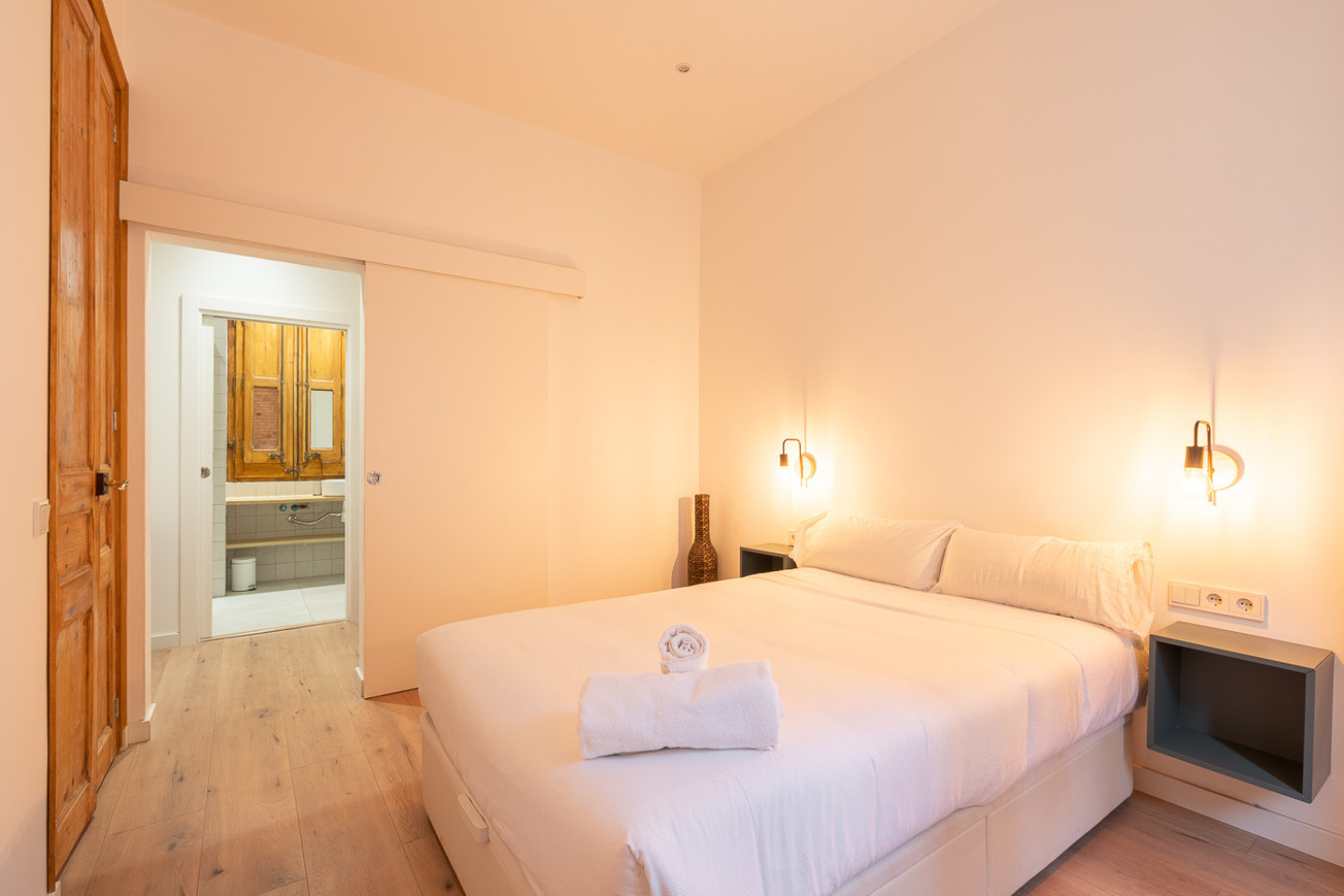  Double Ensuite Bedroom With Balcony 1A  -  Modern Coliving Community with Private Suites in Vibrant Eixample  - Gallery -  23