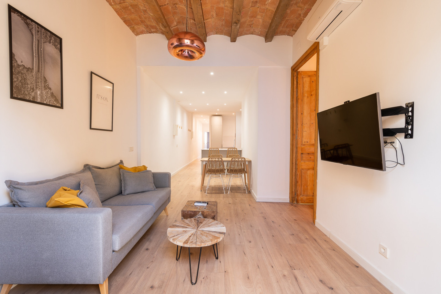  Double Ensuite Bedroom 1B  -  Modern Coliving Community with Private Suites in Vibrant Eixample  - Gallery -  31