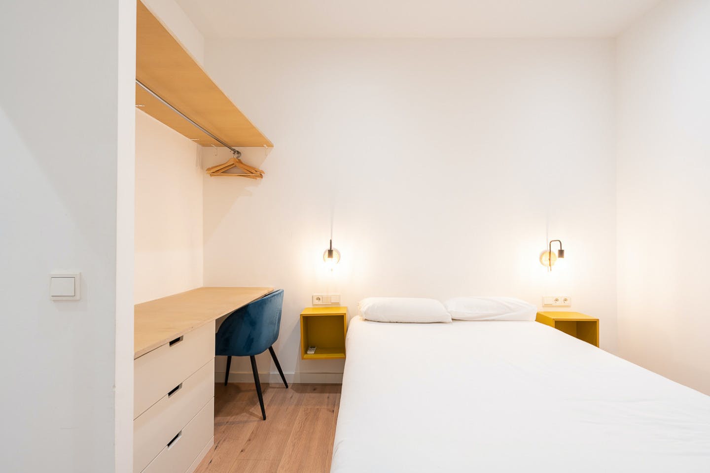  Double Ensuite Bedroom 1B  -  Modern Coliving Community with Private Suites in Vibrant Eixample  - Gallery -  2