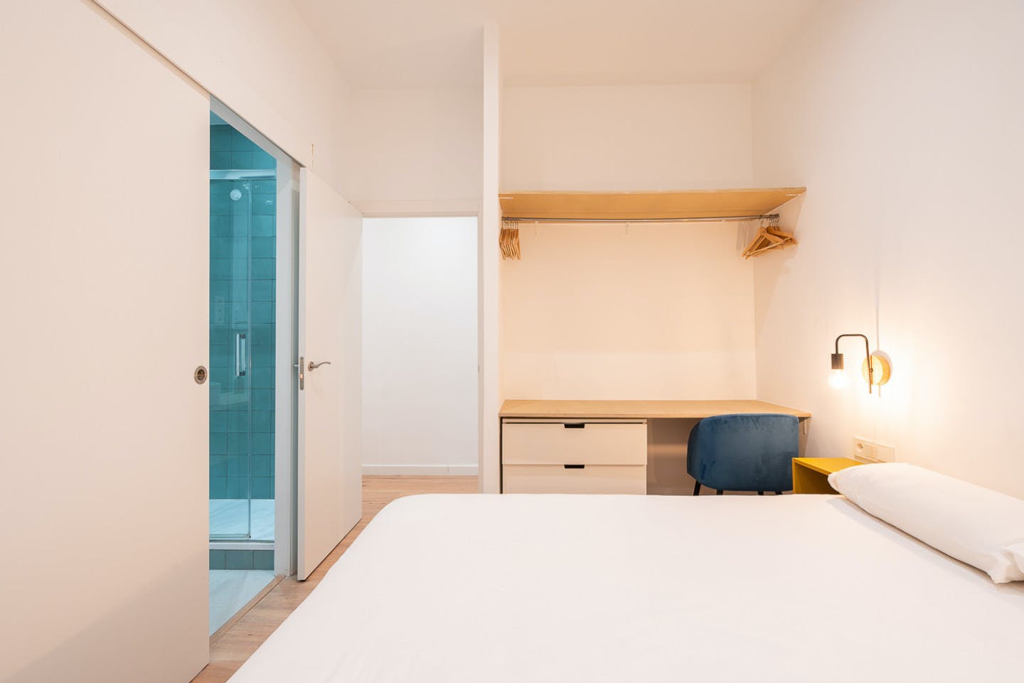  Double Ensuite Bedroom 1B  -  Modern Coliving Community with Private Suites in Vibrant Eixample  - Gallery -  1