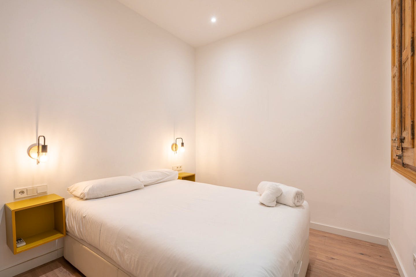  Double Ensuite Bedroom 1B  -  Modern Coliving Community with Private Suites in Vibrant Eixample  - Gallery -  14
