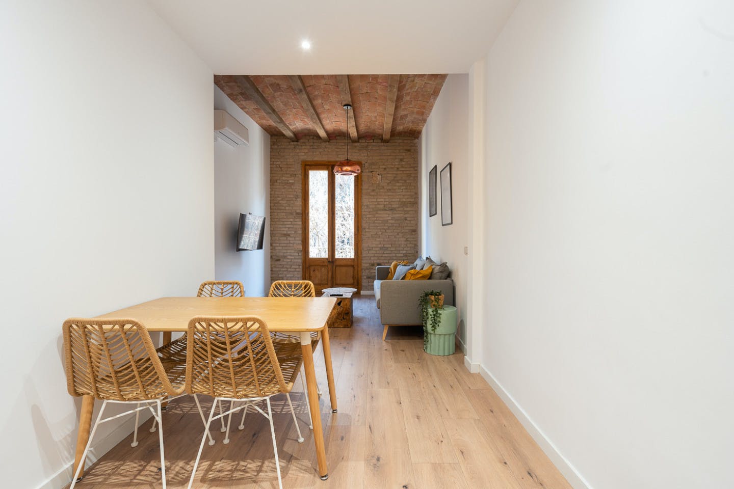  Double Ensuite Bedroom With Gallery 1C  -  Modern Coliving Community with Private Suites in Vibrant Eixample  - Gallery -  11