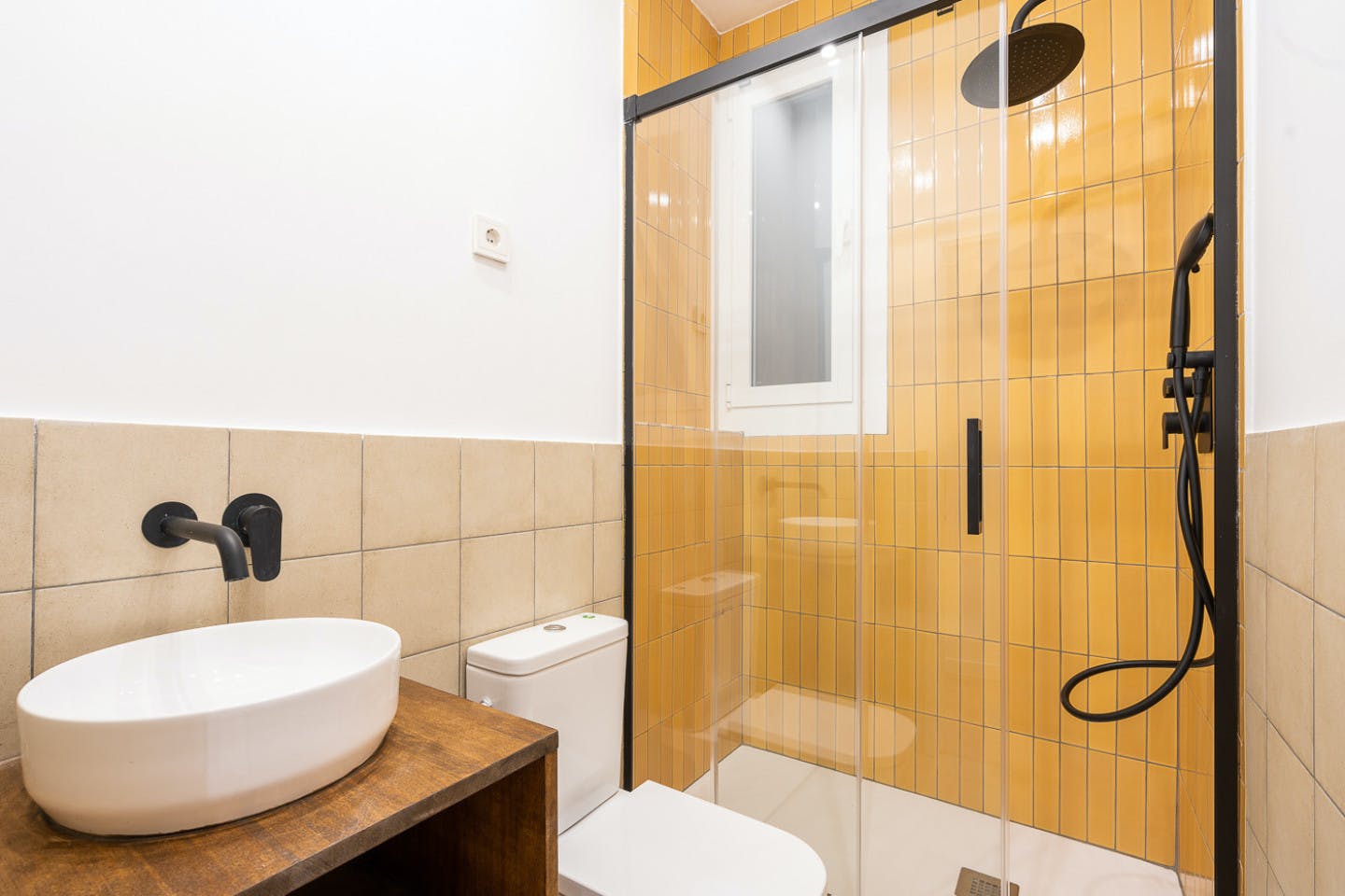  Double Ensuite Bedroom With Gallery 1C  -  Modern Coliving Community with Private Suites in Vibrant Eixample  - Gallery -  7