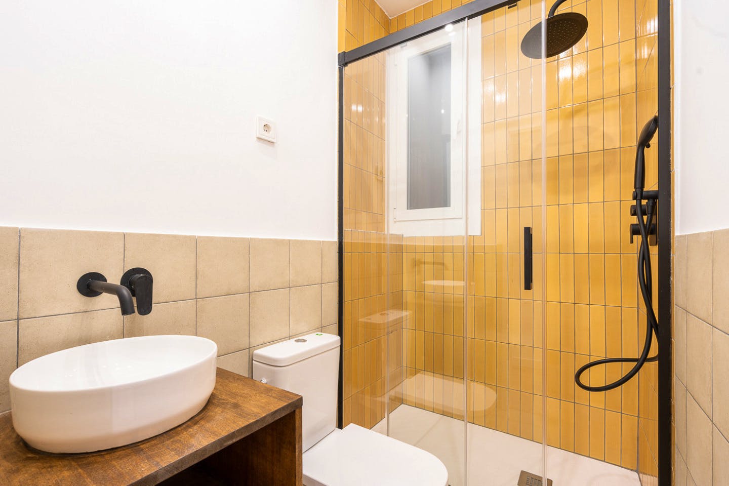  Double Ensuite Bedroom With Gallery 1C  -  Modern Coliving Community with Private Suites in Vibrant Eixample  - Gallery -  28