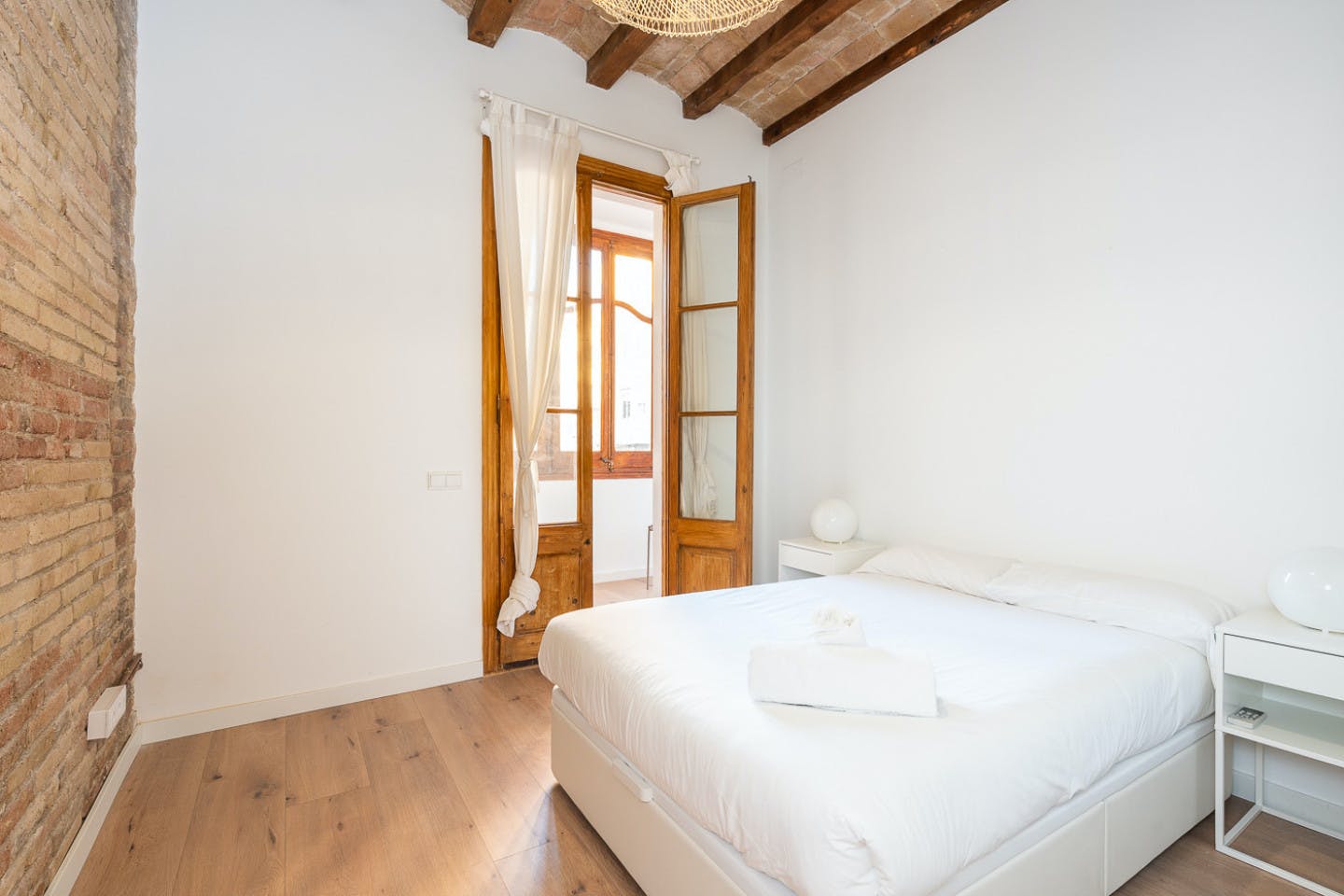  Double Ensuite Bedroom With Gallery 1C  -  Modern Coliving Community with Private Suites in Vibrant Eixample  - Gallery -  2