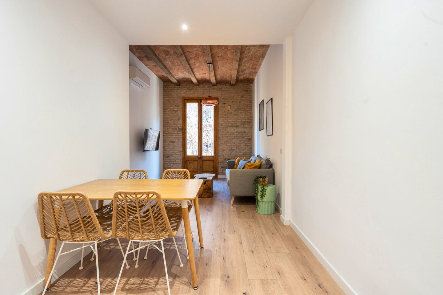  Double Ensuite Bedroom With Gallery 1C  -  Modern Coliving Community with Private Suites in Vibrant Eixample  - Gallery -  23