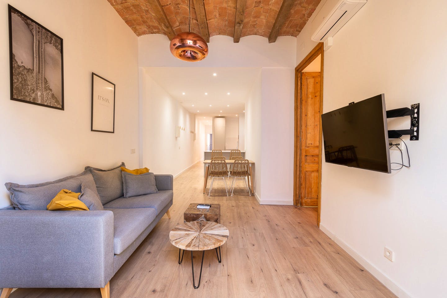 Double Ensuite Bedroom With Gallery 1C  -  Modern Coliving Community with Private Suites in Vibrant Eixample  - Gallery -  26