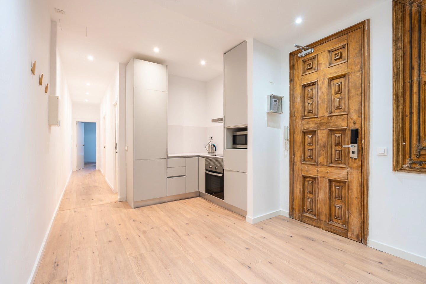  Double Ensuite Bedroom With Gallery 1C  -  Modern Coliving Community with Private Suites in Vibrant Eixample  - Gallery -  21
