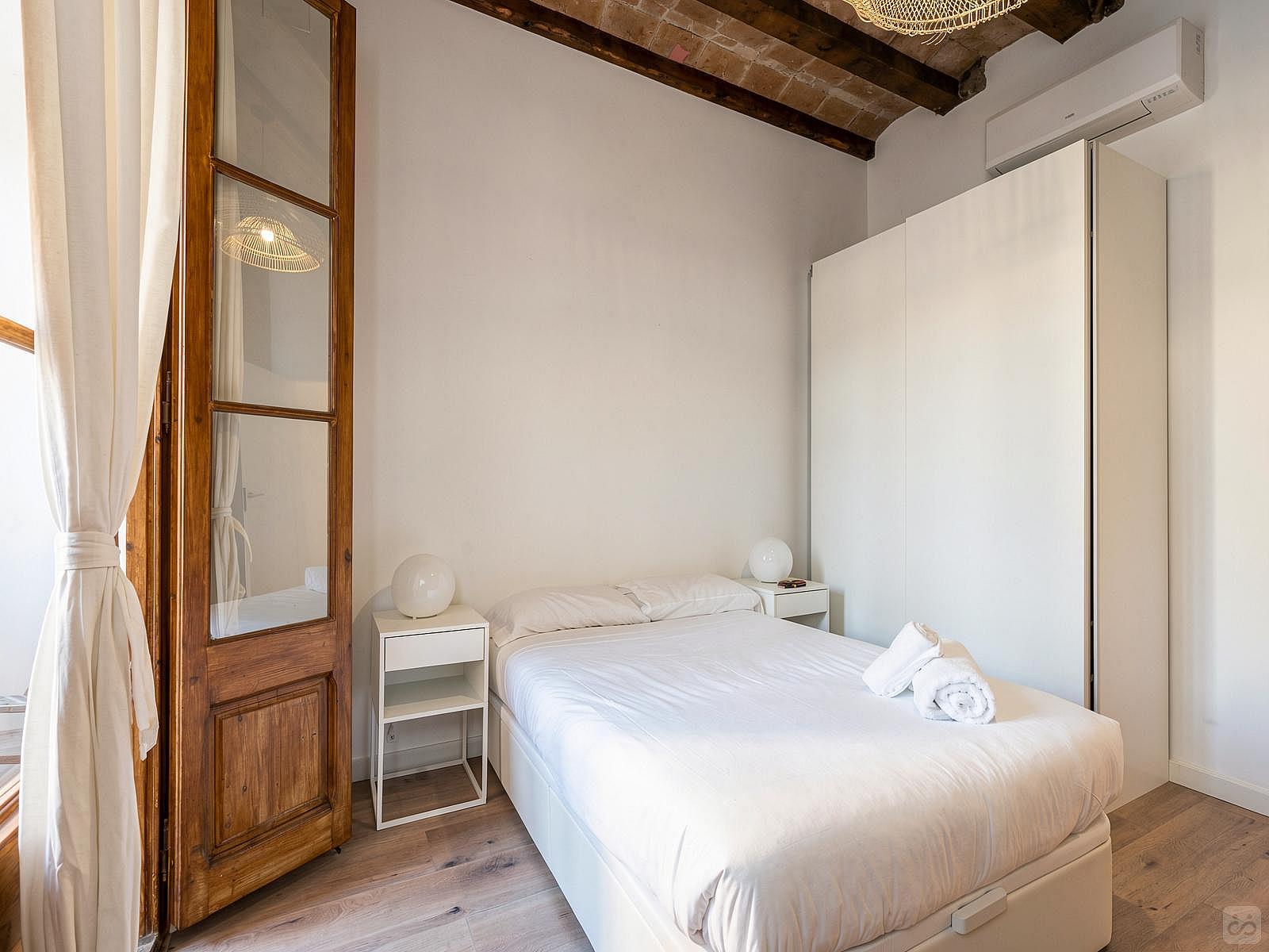  Double Ensuite Bedroom With Gallery 1C  -  Modern Coliving Community with Private Suites in Vibrant Eixample  - Gallery -  57