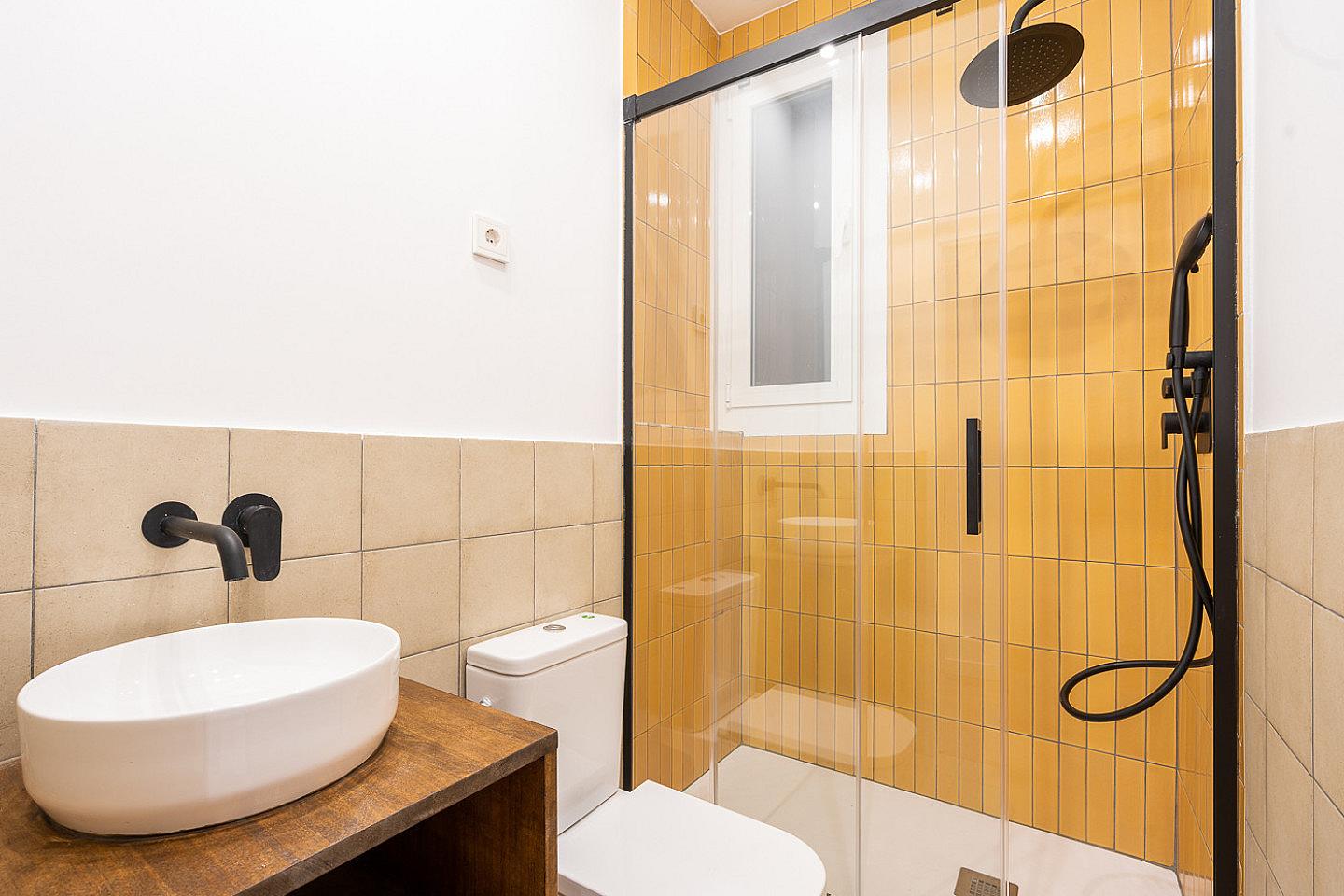  Double Ensuite Bedroom With Gallery 1C  -  Modern Coliving Community with Private Suites in Vibrant Eixample  - Gallery -  56