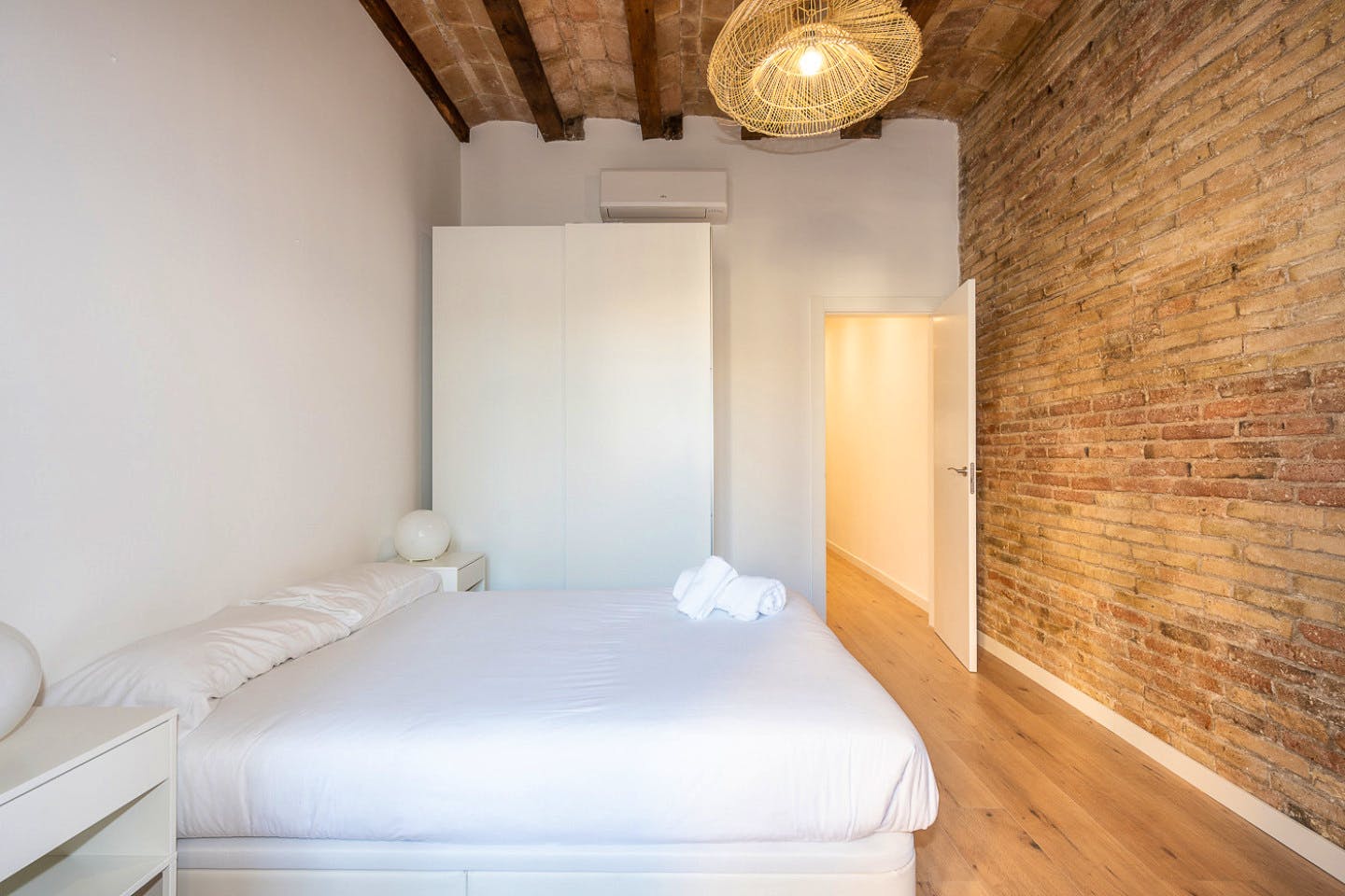  Double Ensuite Bedroom With Gallery 1C  -  Modern Coliving Community with Private Suites in Vibrant Eixample  - Gallery -  18