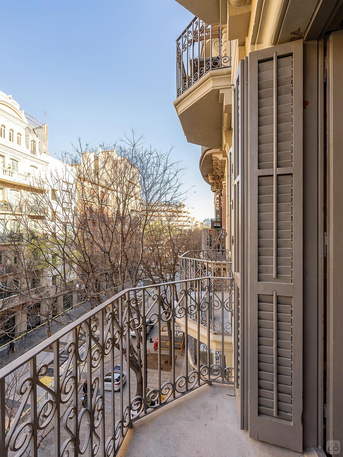  Double Ensuite Bedroom With Balcony 2A  -  Modern Coliving Community with Private Suites in Vibrant Eixample  - Gallery -  59
