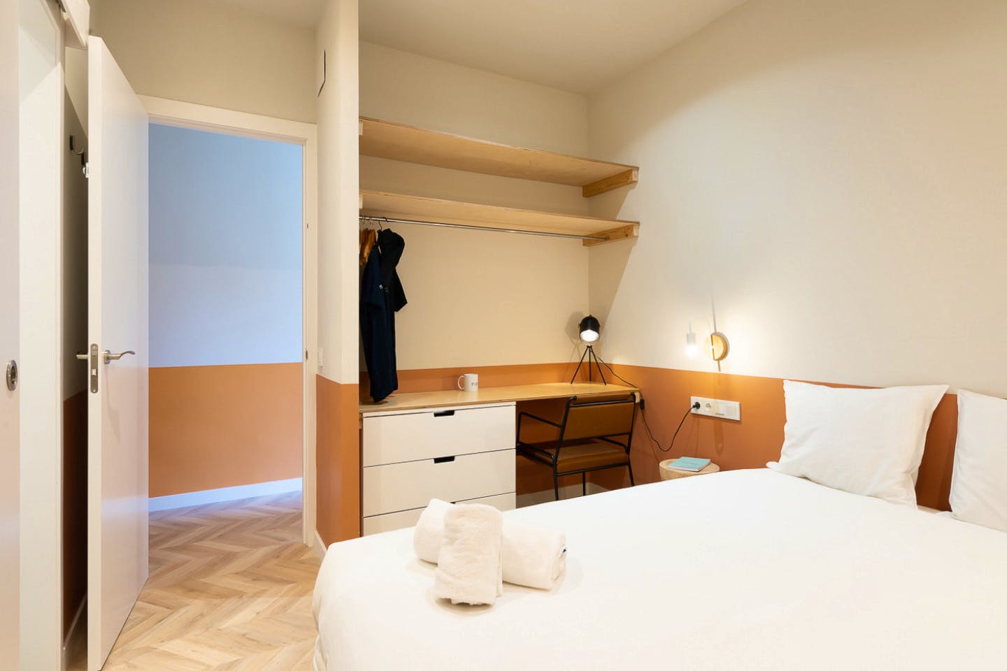  Double Ensuite Bedroom 2B  -  Modern Coliving Community with Private Suites in Vibrant Eixample  - Gallery -  11