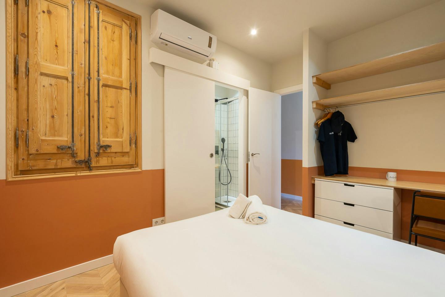  Double Ensuite Bedroom 2B  -  Modern Coliving Community with Private Suites in Vibrant Eixample  - Gallery -  3