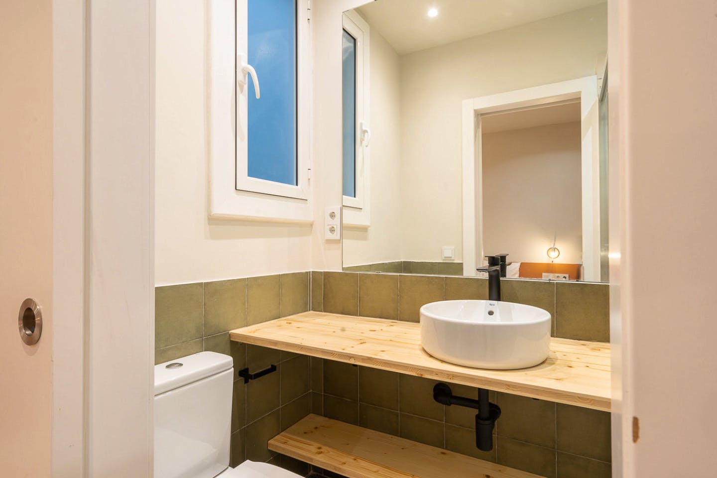  Double Ensuite Bedroom 2B  -  Modern Coliving Community with Private Suites in Vibrant Eixample  - Gallery -  20