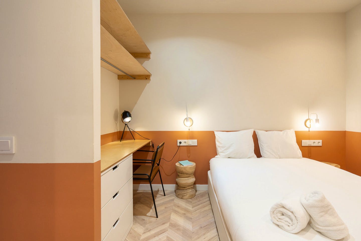  Double Ensuite Bedroom 2B  -  Modern Coliving Community with Private Suites in Vibrant Eixample  - Gallery -  12