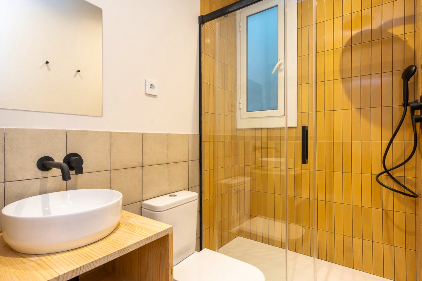  Double Ensuite Bedroom With Gallery 2C  -  Modern Coliving Community with Private Suites in Vibrant Eixample  - Gallery -  23