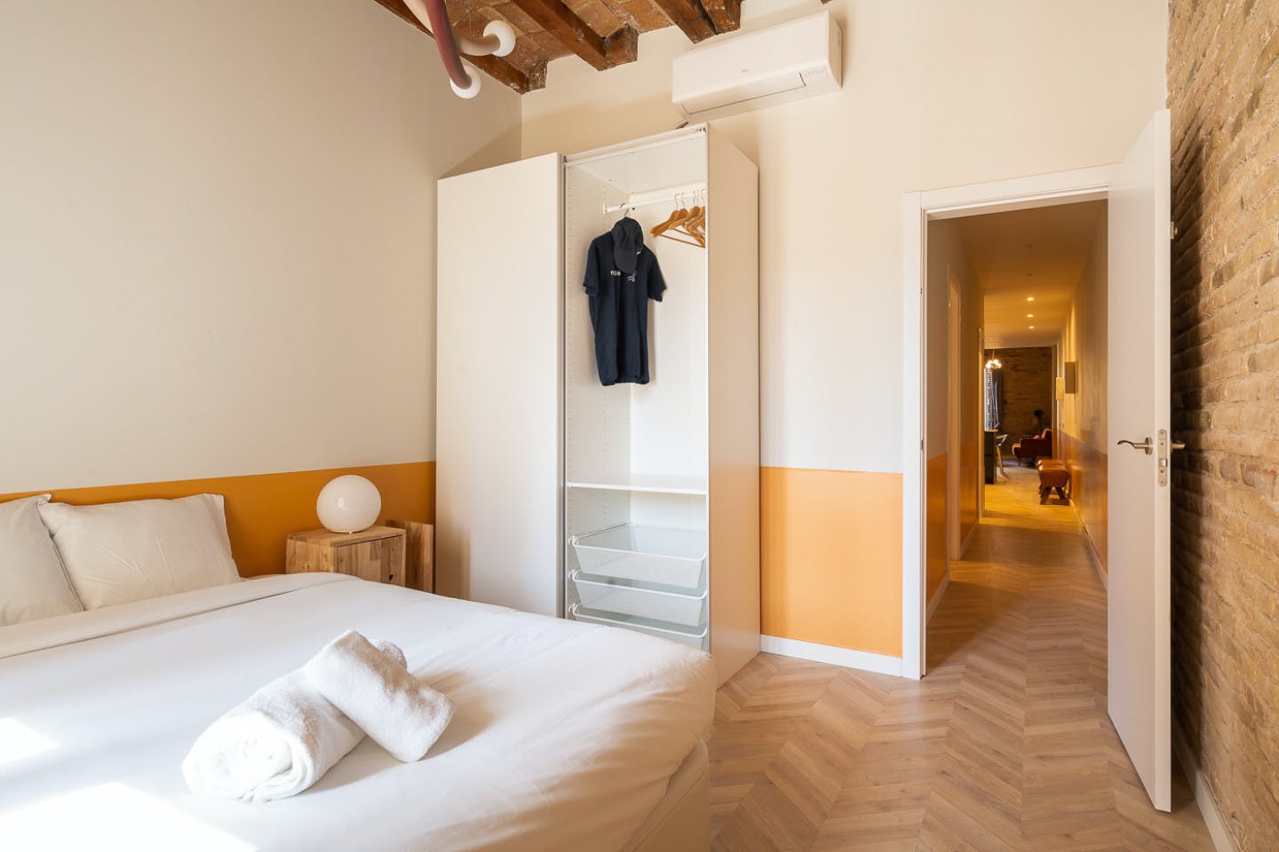  Double Ensuite Bedroom With Gallery 2C  -  Modern Coliving Community with Private Suites in Vibrant Eixample  - Gallery -  1