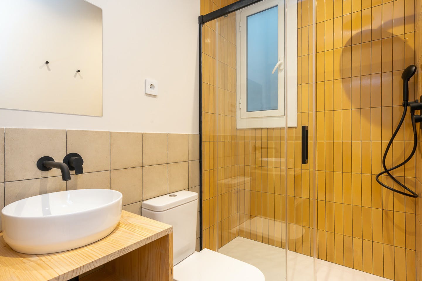  Double Ensuite Bedroom With Gallery 2C  -  Modern Coliving Community with Private Suites in Vibrant Eixample  - Gallery -  5