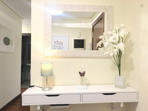 Single bedroom in 5-bedroom apartment - Gallery - 35