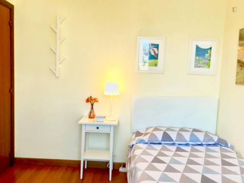 Single bedroom in 5-bedroom apartment